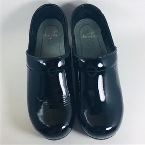 Dansko patent leather black clogs size euc 9